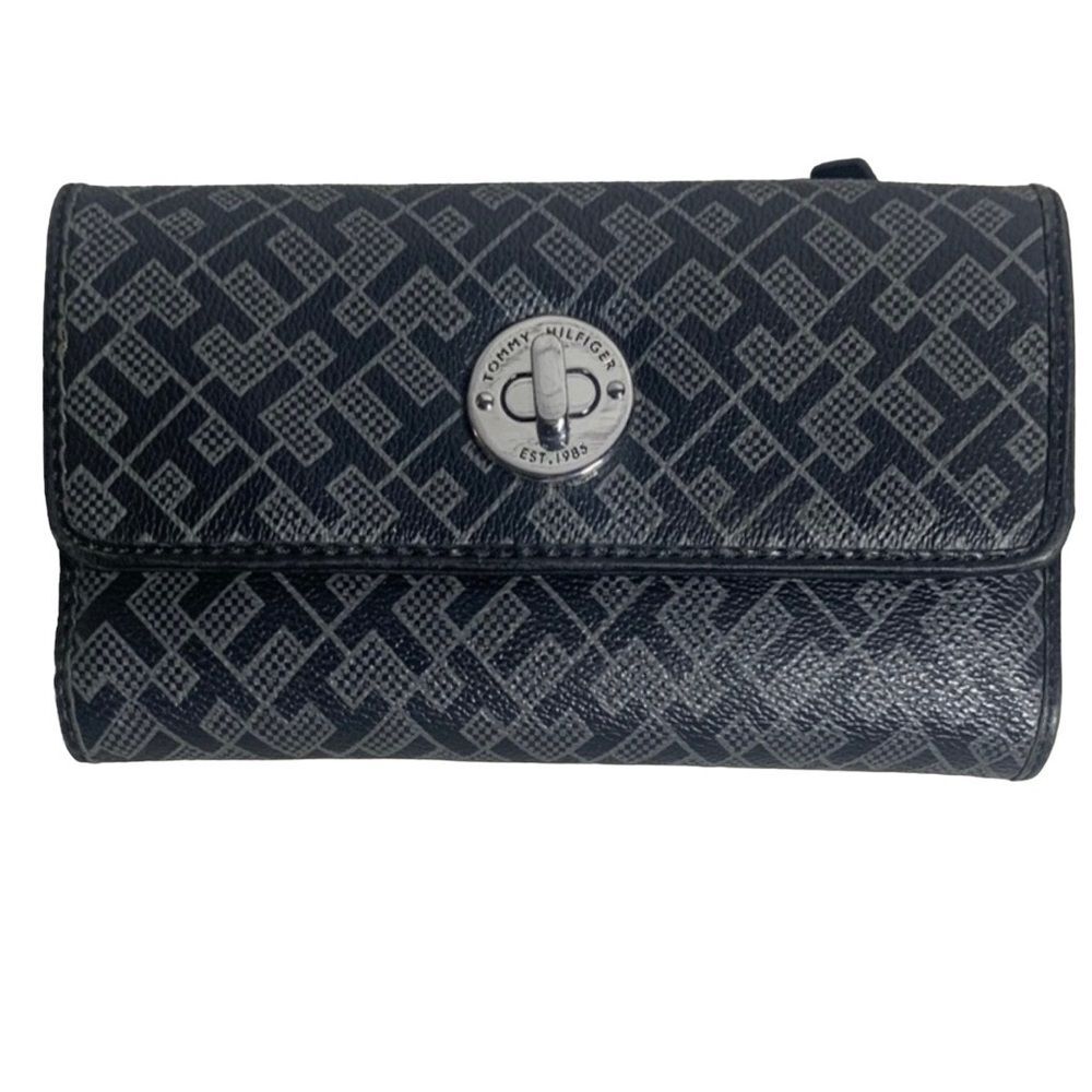 Tommy Hilfiger logo trifold wallet with checkbook holder